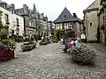 La place centrale de Rochefort-en-Terre.