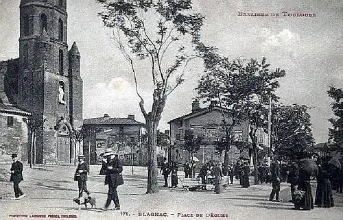 La place de l'église Saint-Pierre de Blagnac, vers 1910.