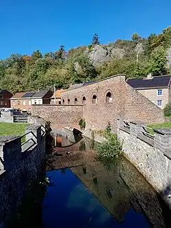 La rivière Hanzinne au parc de la Brockmanne.