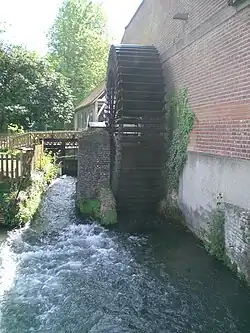 Roue du moulin sur l'Airaines.