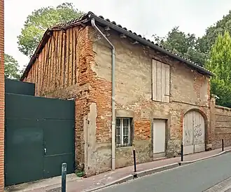 no&nbsp;5 : ancienne remise ou grange de l'hôtel de Lamothe-Trilhe.
