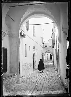 Charles Géniaux, La rue des Andalous à Tunis, vers 1906