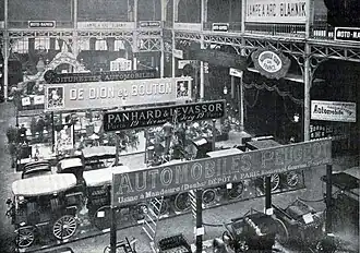 Section « automobiles » du quatrième Salon du cycle de Paris, en 1896 au palais de l'Industrie.
