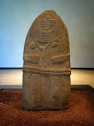Statue-menhir dite la « Dame de Saint-Sernin » (Néolithique).