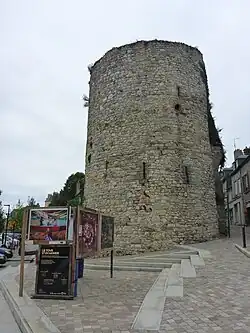 La tour de la porte d'Alençon.