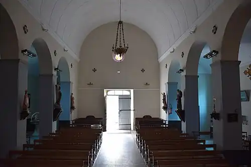 La nef côté portail.