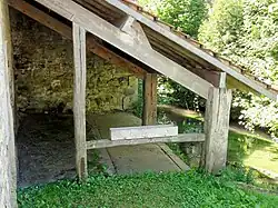 Lavoir, rue du Moulin. à Labbeville.