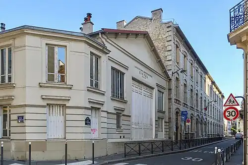 No&nbsp;22, croisement avec la rue Boileau.