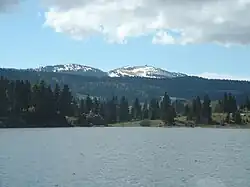 Face nord de la Dôle vue du lac des Rousses.