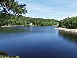 Le lac vu depuis le barrage.