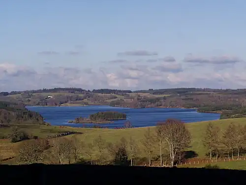 Le lac de Lavaud-Gelade alimenté par le Thaurion.