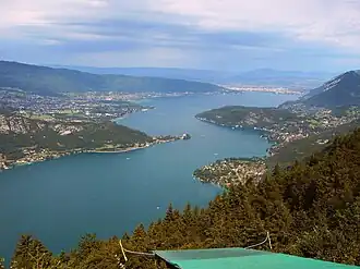 Panorama sur le lac d'Annecy depuis le col de la Forclaz