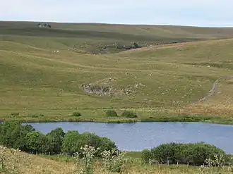 Le lac de Souveyrols, en Aubrac, au nord-ouest.