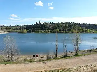 Vue générale du lac du Crès.