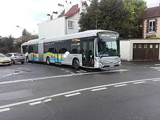 Le GX 437 hybride no&nbsp;1002 du réseau Le Parisis, à Cormeilles-en-Parisis.