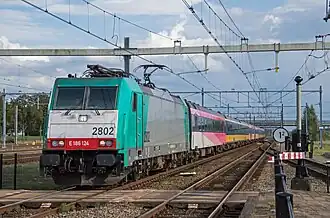 Rame Benelux partiellement en livrée Fyra (2014).