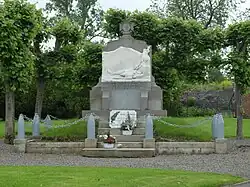 Le monument aux morts.