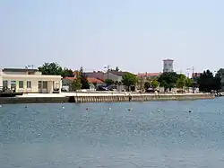 vue de l'Aiguillon depuis le bassin.