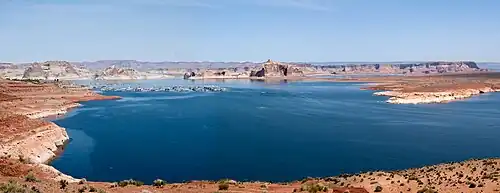 Panorama vu du barrage.