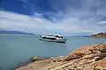 Bateau touristique en excursion sur le lac Viedma.