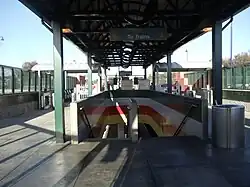 Quai de la station Lakewood Boulevard.