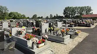 Le cimetière récent.