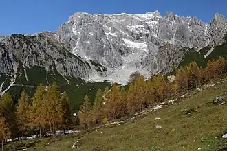 Vue du Lausköpfe, du flanc sud du Lambkopf (centre gauche), Hoher Kopf, Kematstein, des Teufelshörner, Grandlspitz (de gauche à droite).