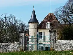 L'entrée du château de Lescot.