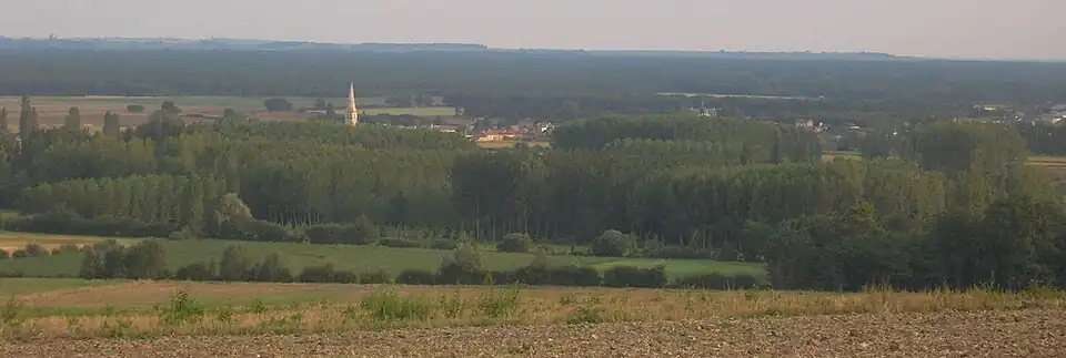 Angliers, au nord du département.