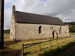 Façade sud de la chapelle Saint-Houarno.