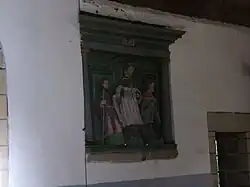 Statue de Saint Yves entouré du riche et du pauvre.