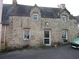 La plus vieille maison du bourg, datant du XVIIe&nbsp;siècle et remaniée au XIXe&nbsp;siècle.