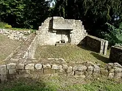 Vestiges de la ferme de Kergoët incendiée par les allemands le 1er juillet 1944.