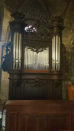 L'orgue de chœur de l'église.