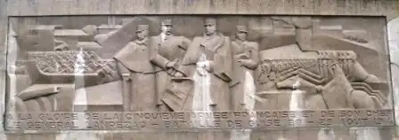 Frise sculptée du monument à la Ve Armée.