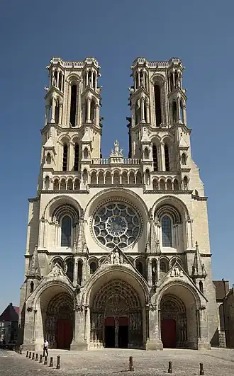 La façade ouest de la cathédrale.
