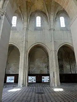 Arcades et claire-voie de la nef.