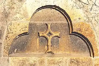 Reste d'une baie quadrilobée.