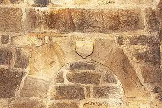 Écu sur une voûte.