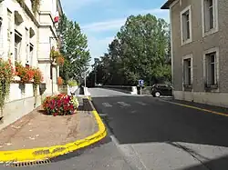 En traversant le pont, direction Bernou.