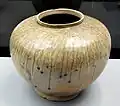 Jarre à col court. (Couverte de cendre de bois, ou émail naturel de cendre). Four de Sanage, type shirashi. IXe&nbsp;siècle, Heian. Musée national de Tokyo