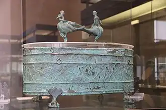 Ciste ovale avec Amazones, Vulci, 340-300 av. J.-C.