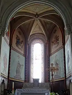 Abside et maître-autel.