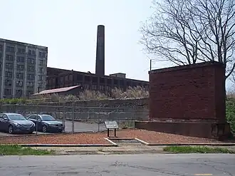 Les restes du bâtiment.