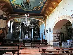 La nef et le chœur. À droite, la chapelle de la Vierge Marie