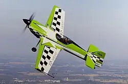 Description de l'image Larry_Connor_flying_stunt_plane.jpg.