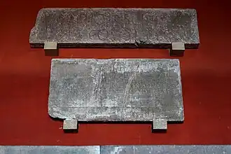 Dalles de la cuve et du couvercle du sarcophage de Lucius Cornelius Scipio junior, ca. -230.