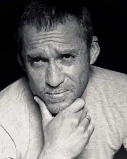 Description de l'image Laurent Jacqua - Photo portrait 2.png.