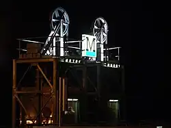 Ancien logo de la ligne M1, ici sur un ascenseur de la station Vigie.