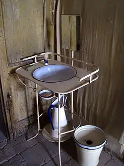 Ancien lavabo au palazzo Lauria (San Mauro Forte), 1930